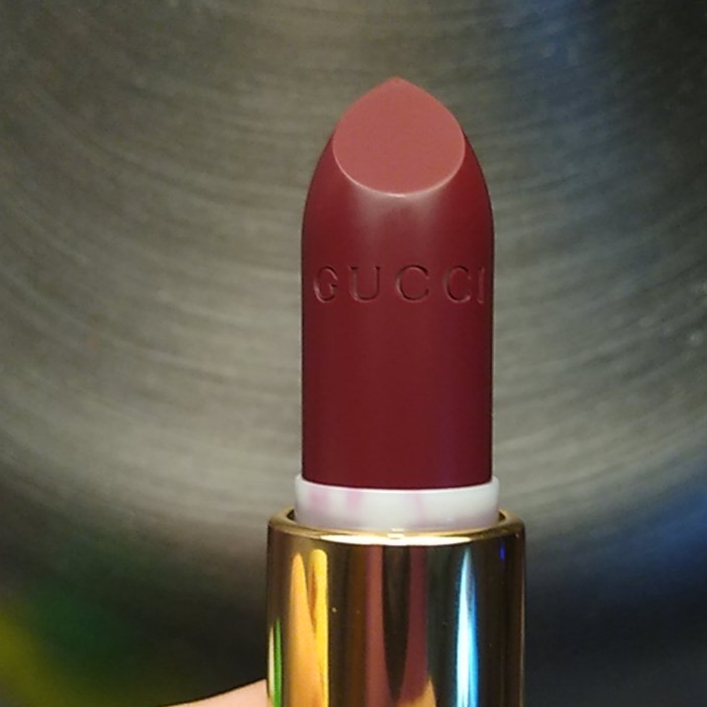 Gucci lipstick VOILE marina violet 603